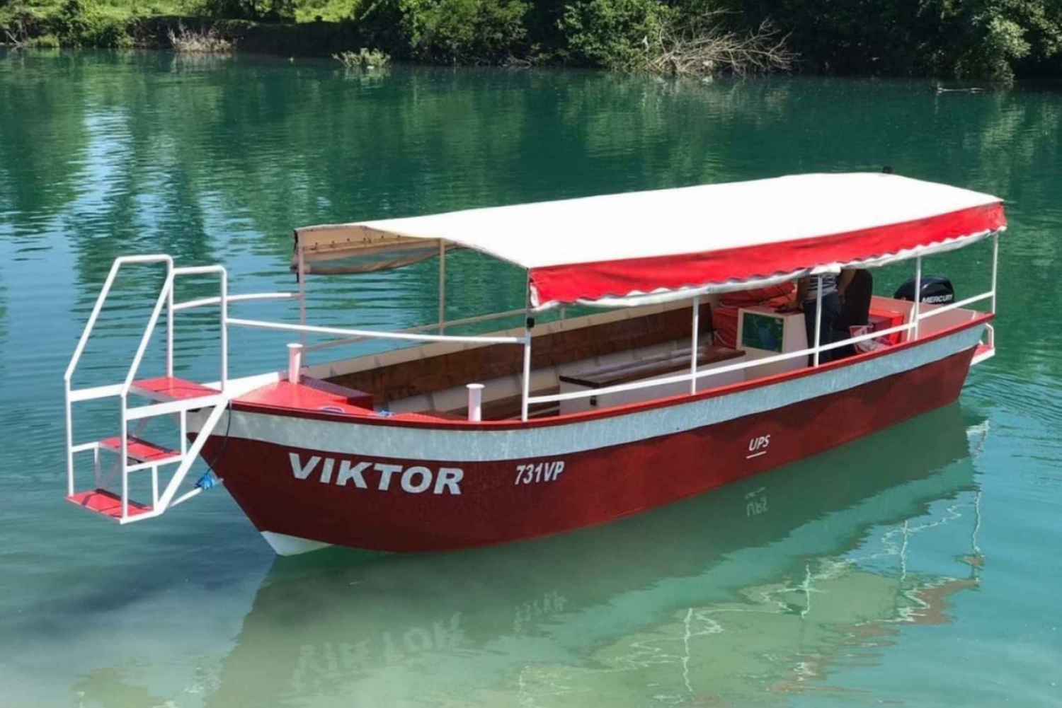 Boat Cruise Viktor – Panoramic Boat Tour to Kom Monastery