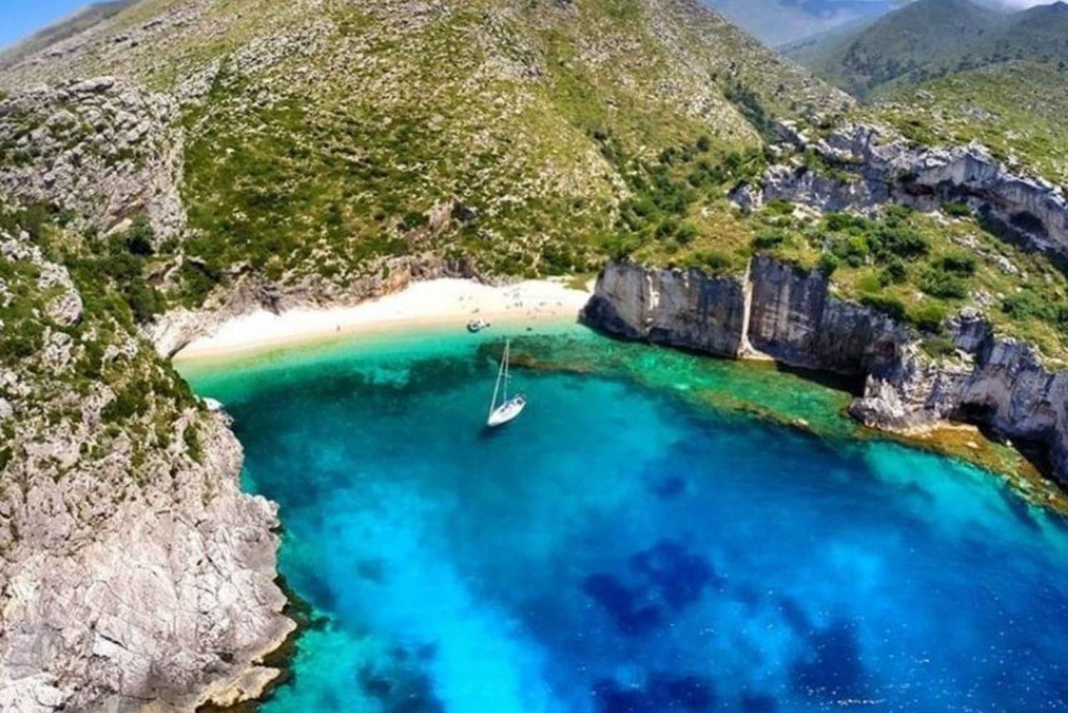 Bootsfahrt Vlore: Haxhi Ali Höhle & Saint Jan Strand