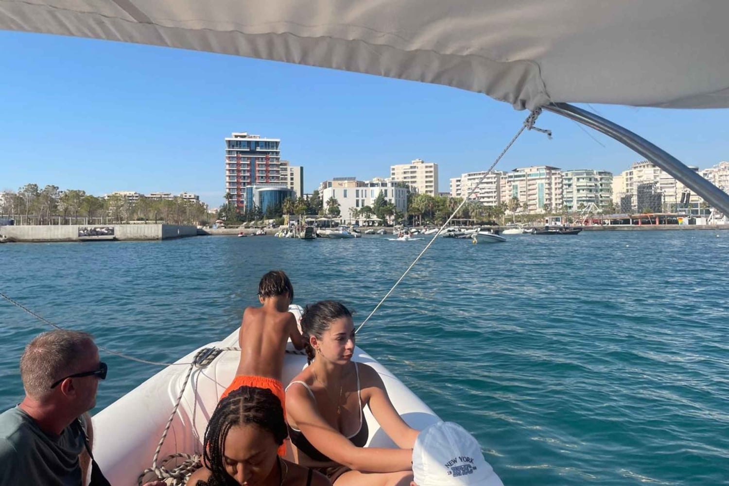 Excursion en bateau à Vlore : Grotte de Haxhi Ali et plage de Saint Jan
