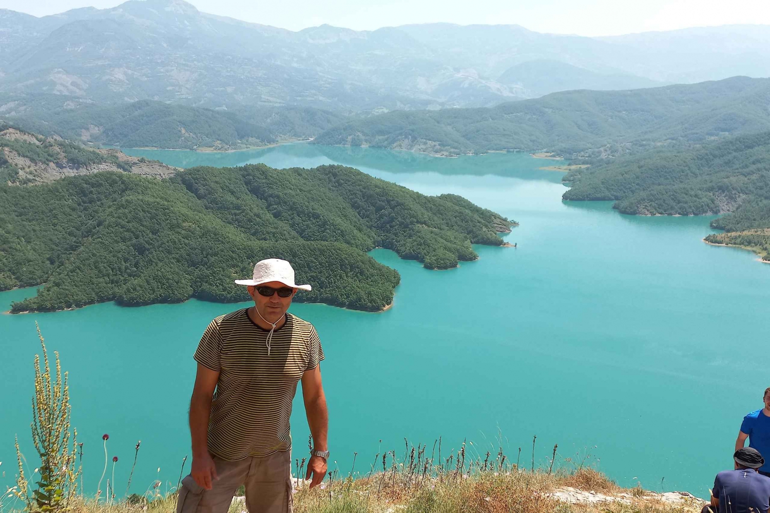 Bovilla-järven päiväretki Tiranasta käsin