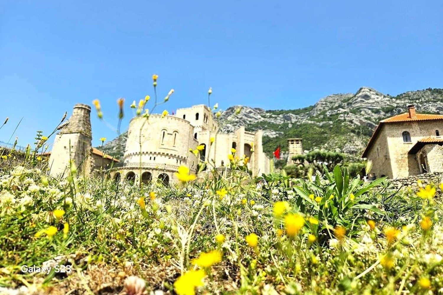 Bovillasjøen og Kruja Premium-tur – natur og historie