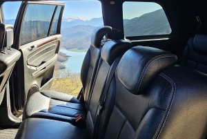 Vista del lago Bovilla e del monte Gamti da Tirana