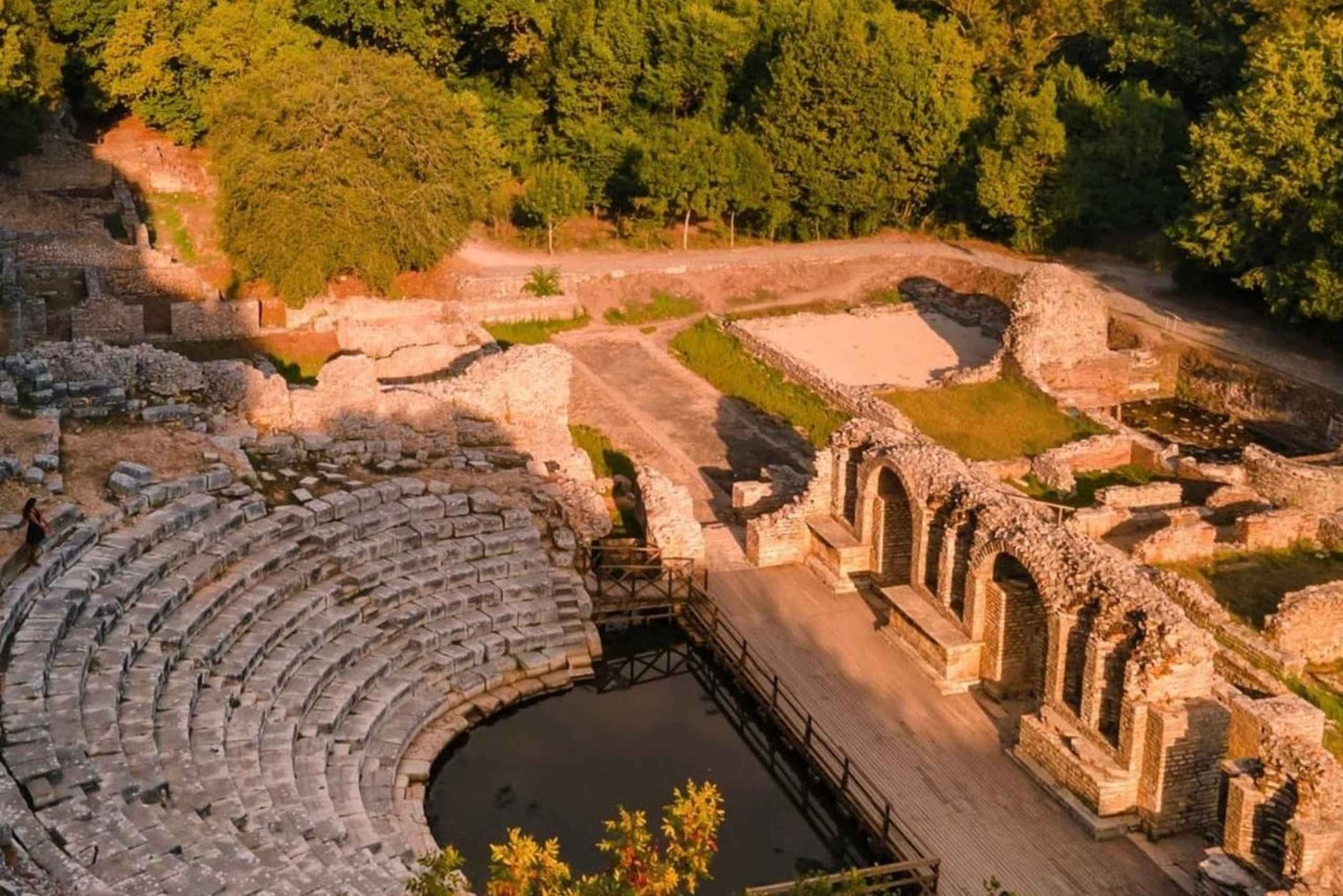 Butrint, Błękitne Oko i zamek Lekursi: natura i historia w jeden dzień