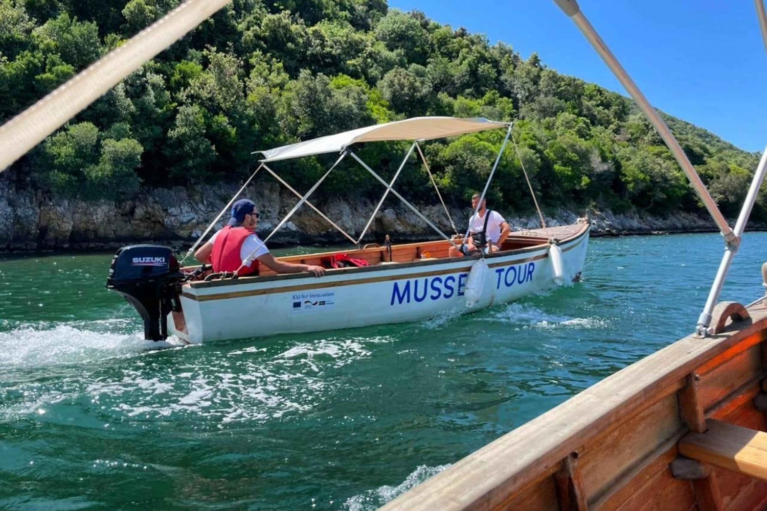 Ksamil: Excursión en velero con mejillones y comida y bebida en Albania