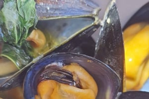 Ksamil: Mussel Sailing Tour with Food and Drink in Albania