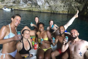 Clare: viaggio in motoscafo e snorkeling sull'isola di Sazan e Karaburun