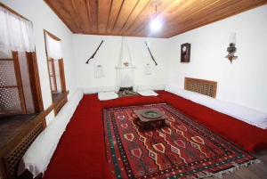 Wycieczka po mieście z czasów zimnej wojny: sekrety komunistycznej Gjirokastry