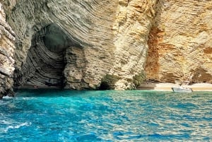 Korfu: Afionasin auringonlaskun retki: Palaiokastritsa-uinti ja Afionasin auringonlaskun retki.