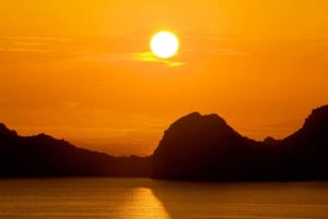 Korfu: Afionasin auringonlaskun retki: Palaiokastritsa-uinti ja Afionasin auringonlaskun retki.