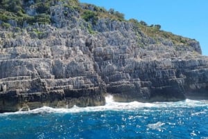 Dafina Bay och Cave magiska platser som är hemliga för turister.