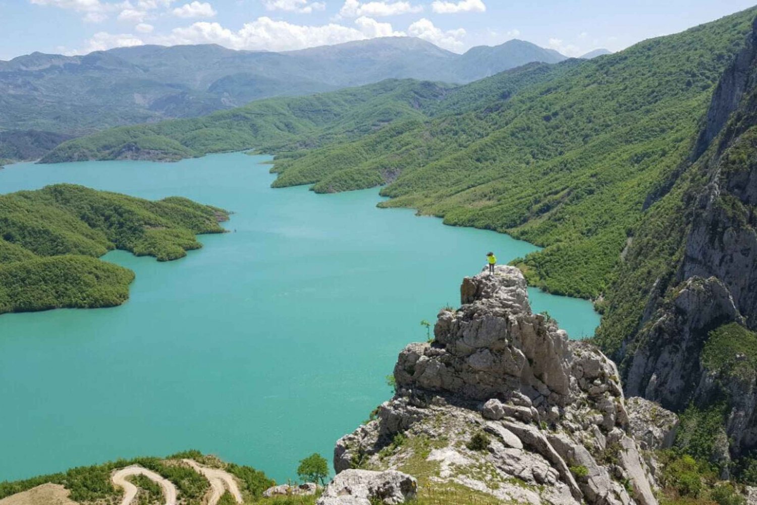 Tiranasta: Bovilla-järven opastettu Instagram-kierros