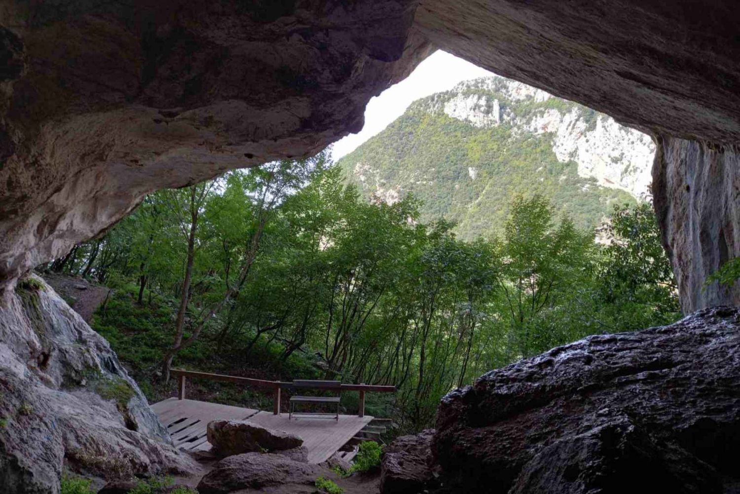 Excursão diária à Caverna Pellumbas