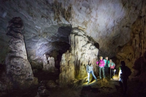 Excursão diária à Caverna Pellumbas