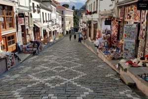 Dagtocht naar Gjirokastra en Blauw oog vanuit Tirana