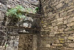 Excursión de un día a Gjirokastra y el Ojo Azul desde Tirana