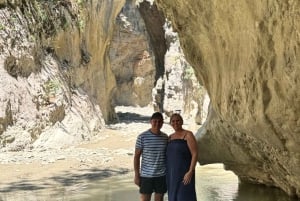 Excursion d'une journée aux thermes de Permet et au canyon de Langarica