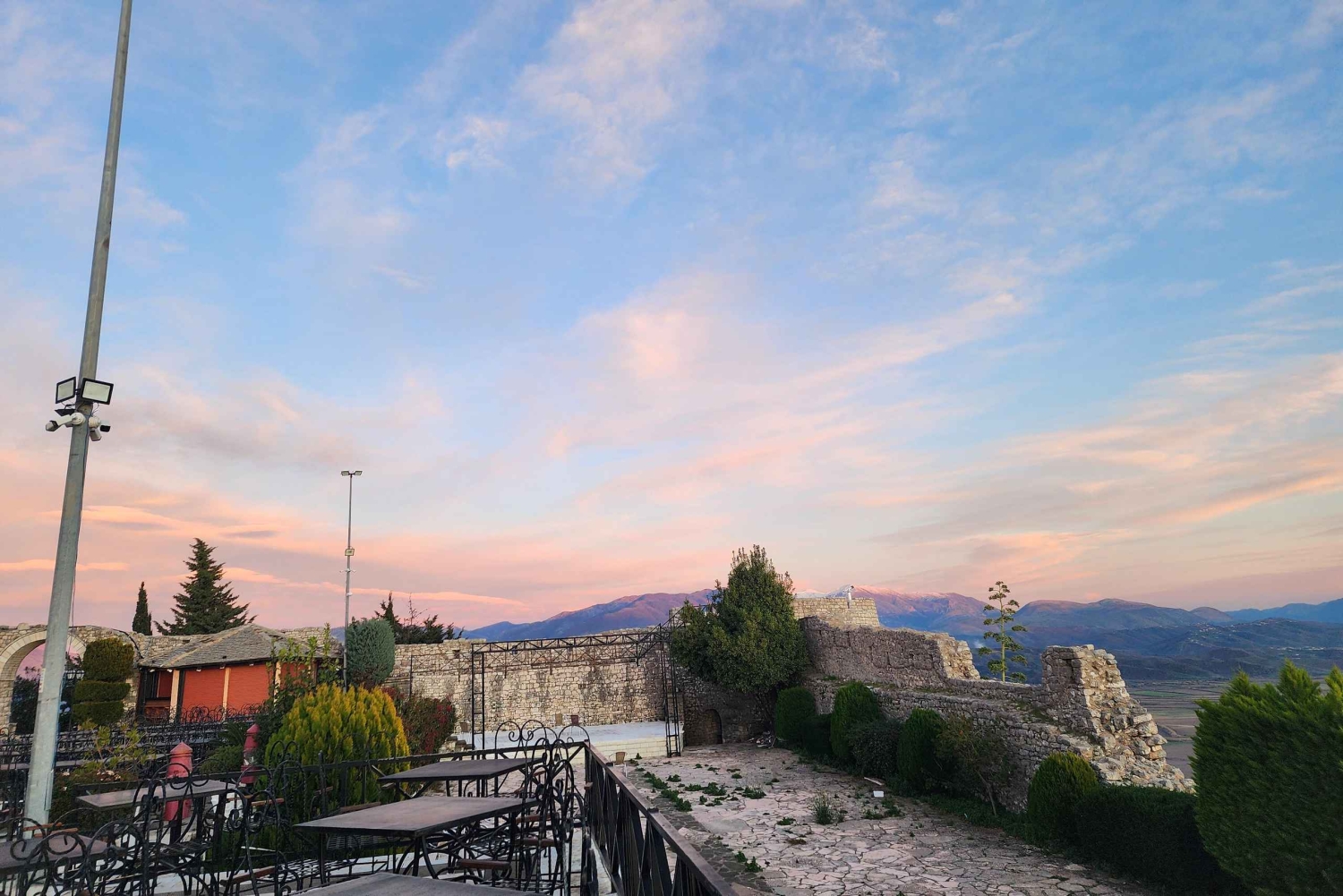 Dagtrip vanuit Saranda: Blue Eye en Gjirokastra