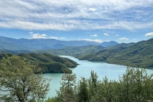 Från Tirana: Bovilla Lake & Gamti Mountain Vandring Dagsutflykt