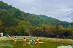 Passeio de um dia a Tregan: passeio a pé e fontes termais