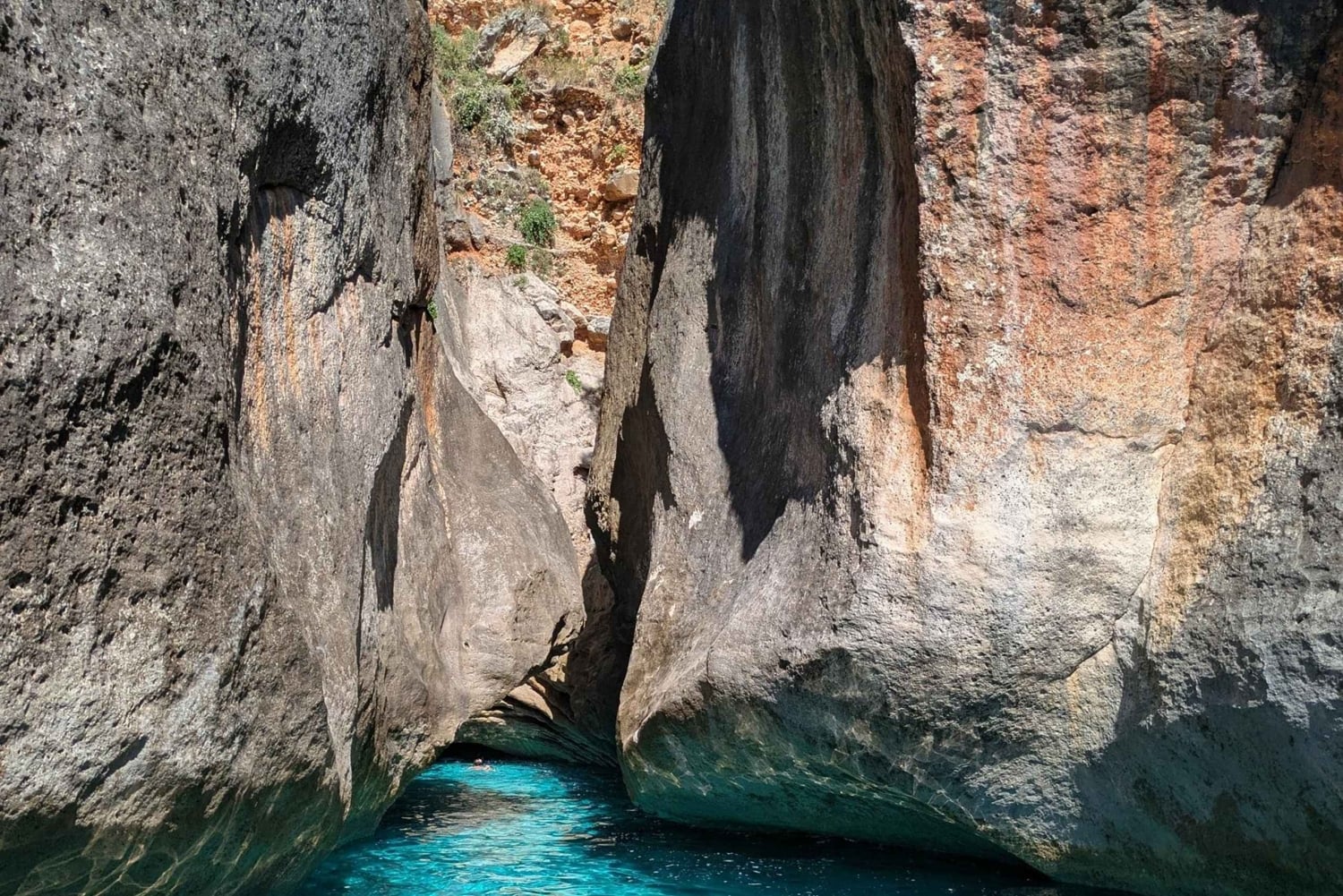 Дерми: водная прогулка к мысу Карабурун, заливу Грама и пещере Сикрет-Блу
