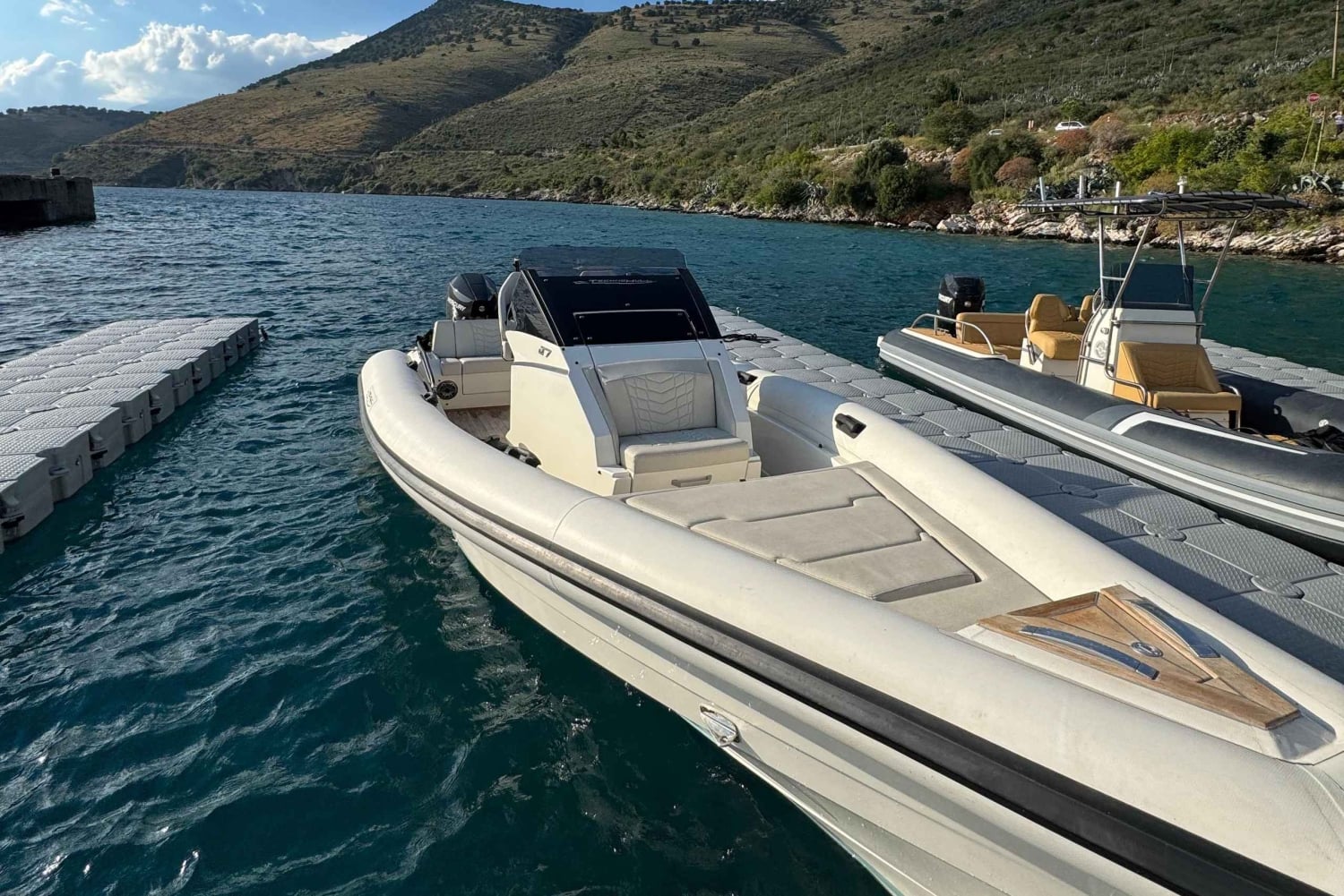 Dhermi: tour in barca veloce con skipper