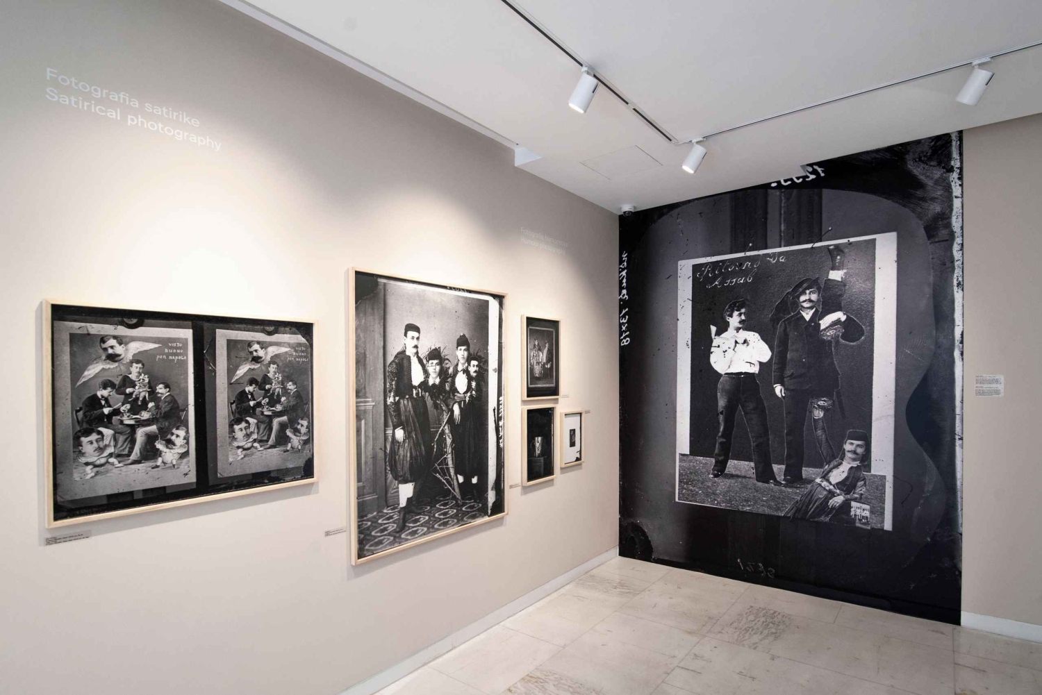 ドライブ＆発見：シュコドラ市、城、湖