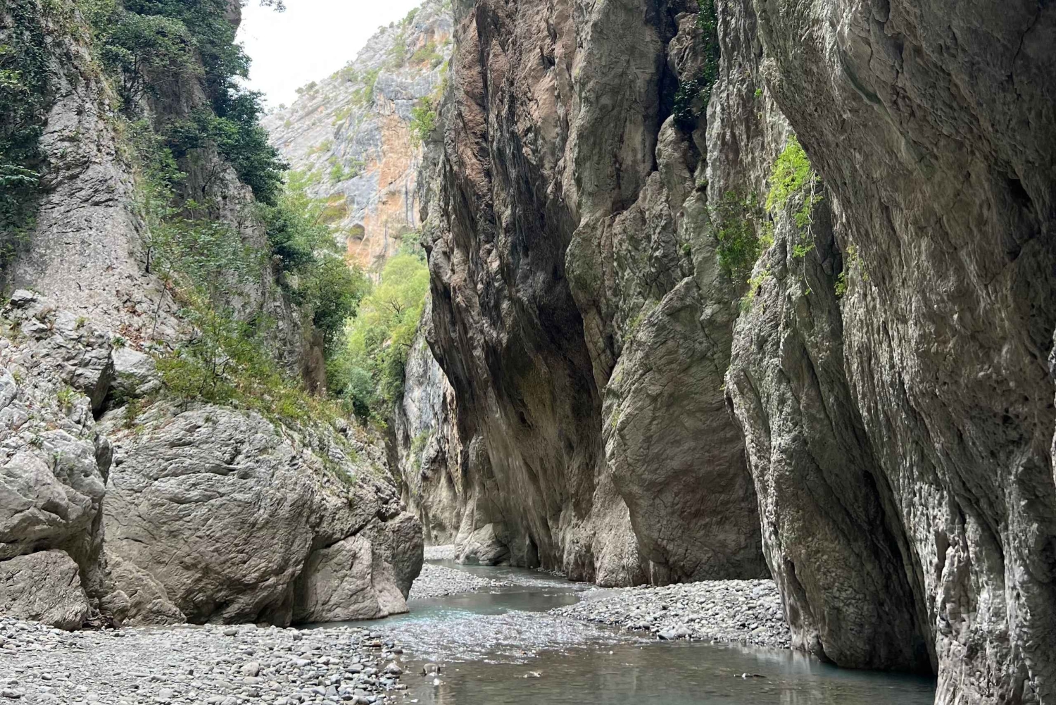 Durres/Golem: Viagem de um dia de aventura ao Cânion de Holta e ao Lago Banja