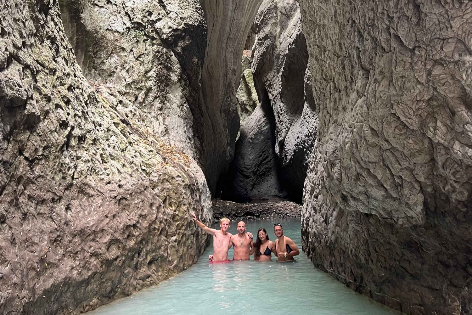 Durres/Golem: Viagem de um dia de aventura ao Cânion de Holta e ao Lago Banja