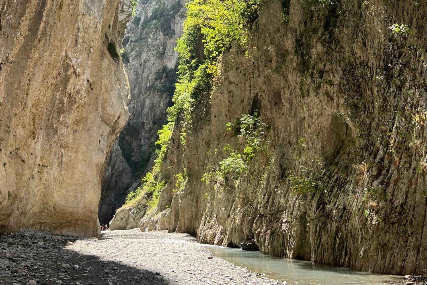 Durres/Golem: Viagem de um dia de aventura ao Cânion de Holta e ao Lago Banja