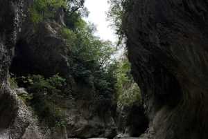 Durres/Golem: Viagem de um dia de aventura ao Cânion de Holta e ao Lago Banja