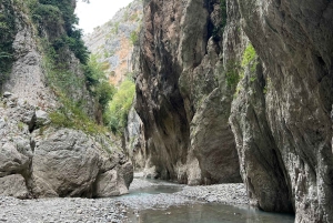 Durres/Golem: Viagem de um dia de aventura ao Cânion de Holta e ao Lago Banja