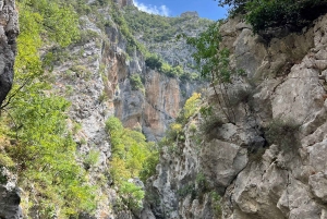Durres/Golem: Viagem de um dia de aventura ao Cânion de Holta e ao Lago Banja