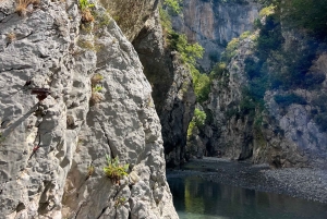 Durres/Golem: Viagem de um dia de aventura ao Cânion de Holta e ao Lago Banja