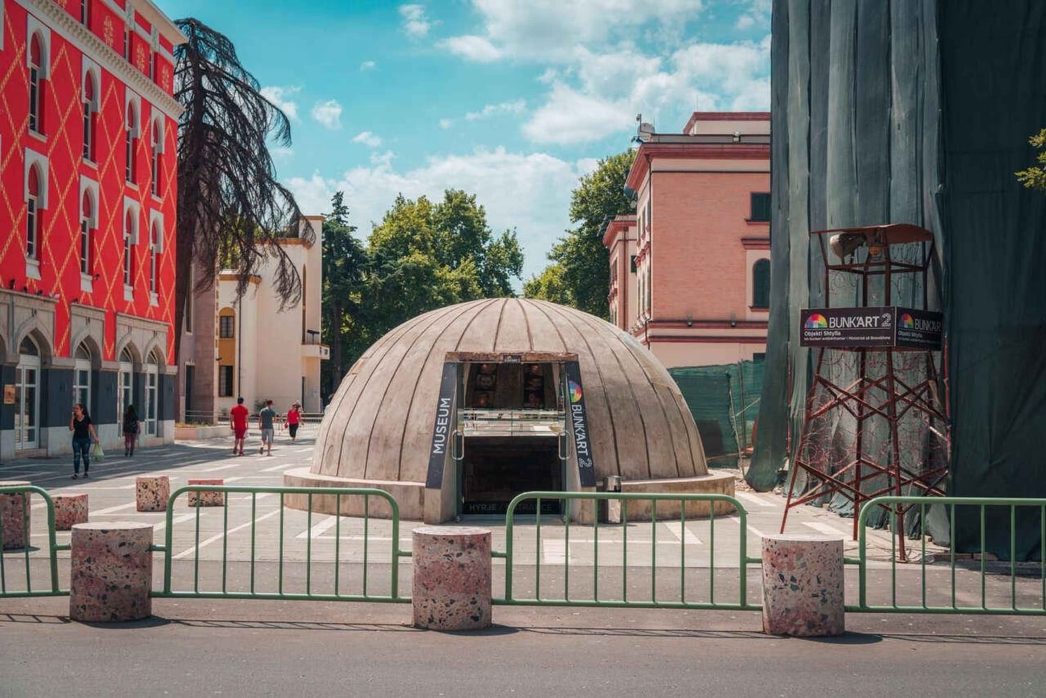 Durrës: Tirana – kommunistisen historian kierros ja Bunk'Art-museo