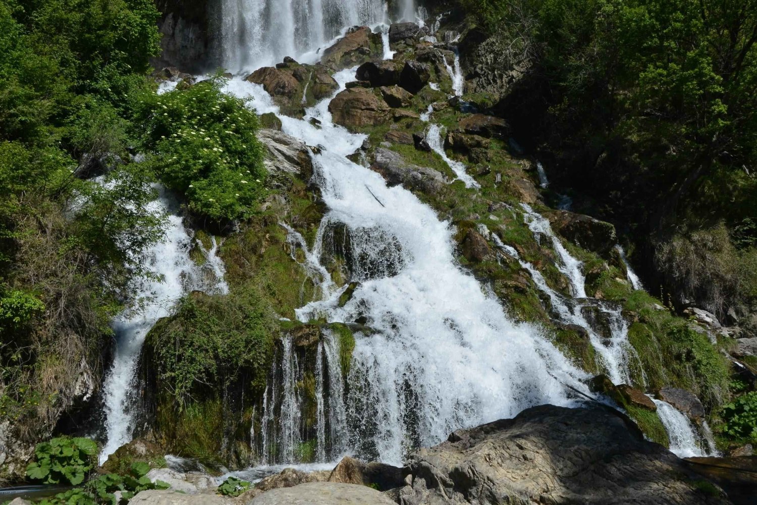 Durrës/Tirana: Holta Canyon, Sotira Waterfall & Banja Lake