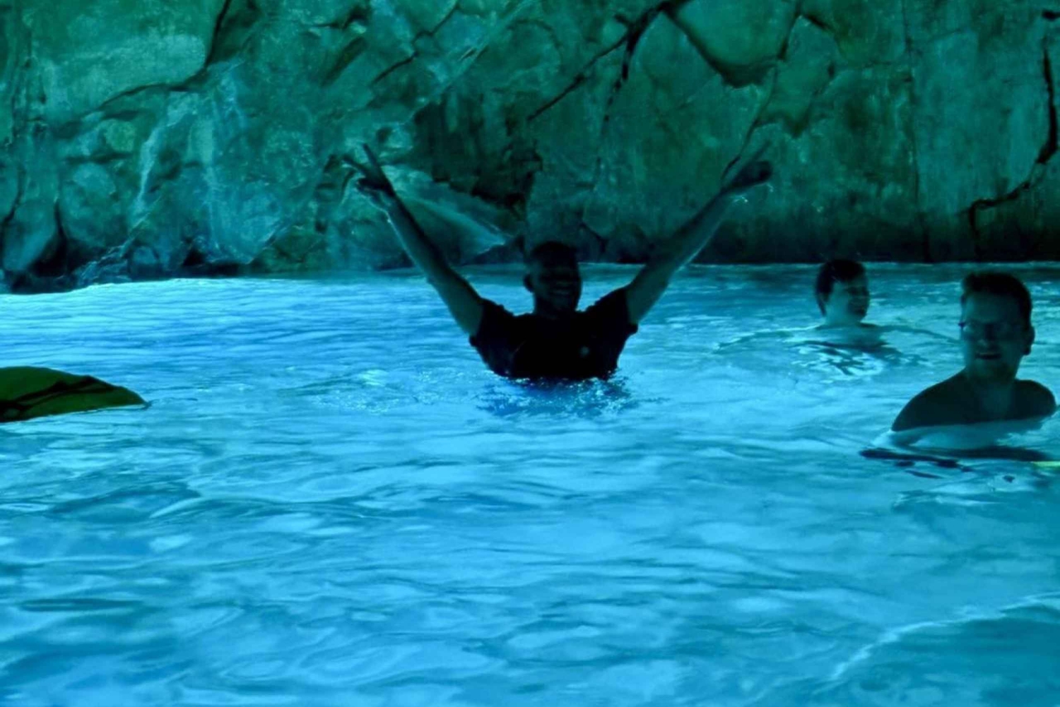 Дуррес и Тирана: поездка на скоростном катере в Голубую пещеру и залив Грамма