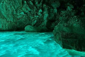 Дуррес и Тирана: поездка на скоростном катере в Голубую пещеру и залив Грамма