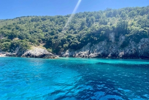 Дуррес и Тирана: поездка на скоростном катере в Голубую пещеру и залив Грамма