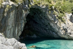 Дуррес и Тирана: поездка на скоростном катере в Голубую пещеру и залив Грамма