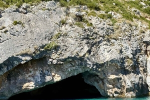 Дуррес и Тирана: поездка на скоростном катере в Голубую пещеру и залив Грамма