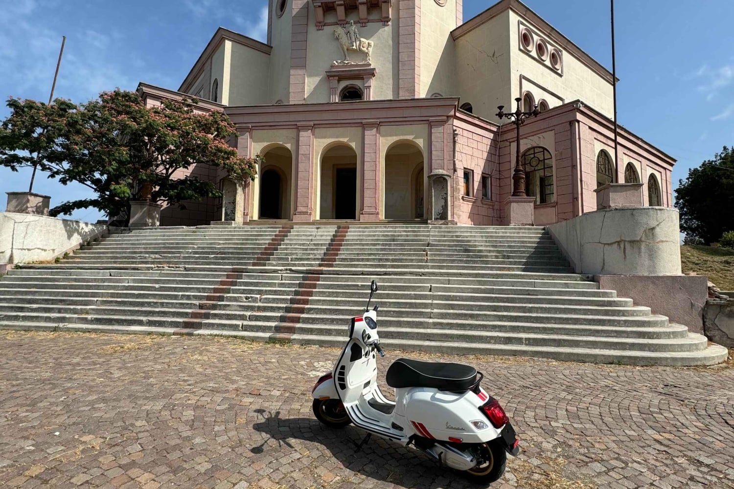 Durrës Vespa -kierros: Kuningas Zogin huvila, amfiteatteri ja uinti