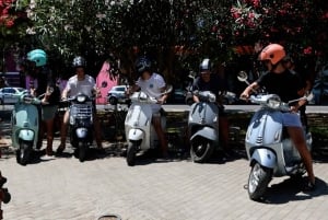 Durrës Vespa -kierros: Kuningas Zogin huvila, amfiteatteri ja uinti
