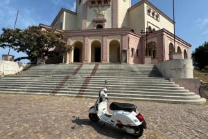 Durrës Vespa -kierros: Kuningas Zogin huvila, amfiteatteri ja uinti