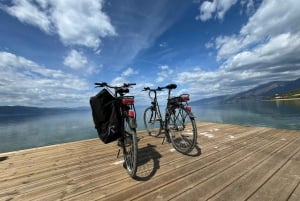E-pyöräily rajan yli Ohridista.