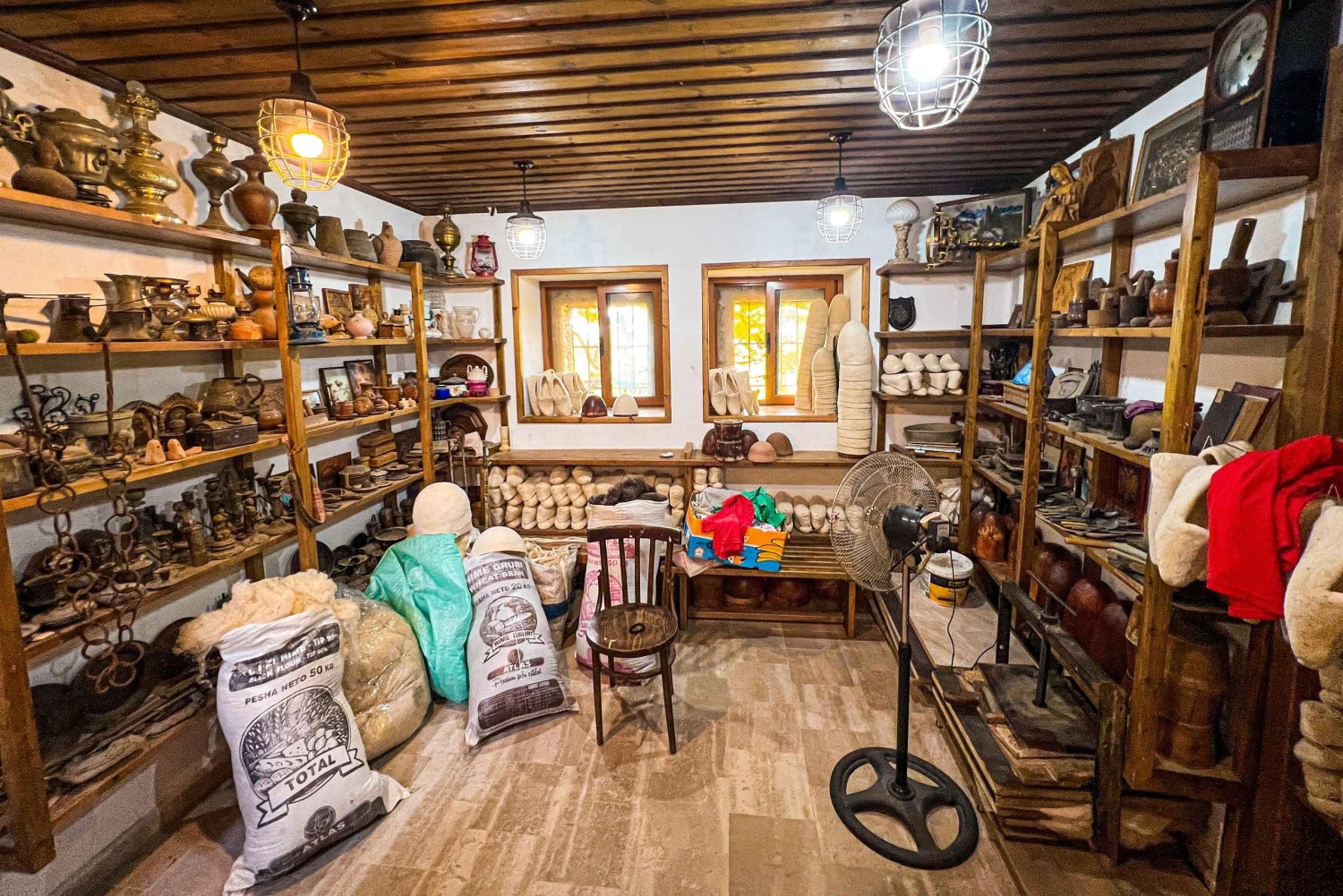 Flucht aus Tirana, Kruja City, Burg, Old Bazzar