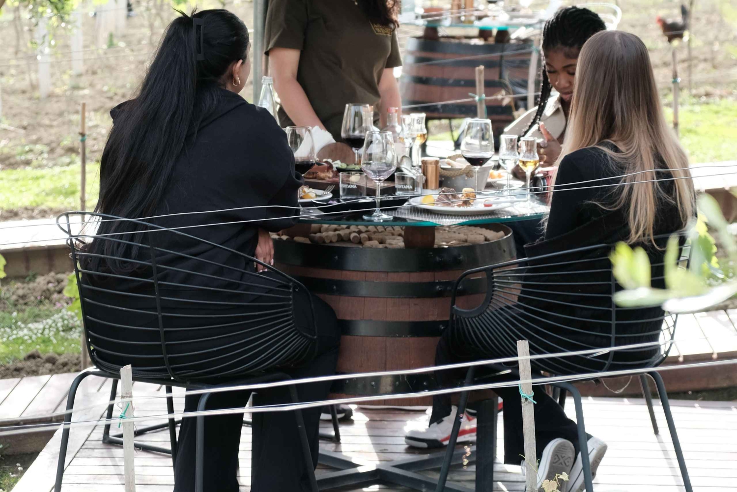 アルバニアのワインを体験してください。ドゥラス発の毎日ツアーをご用意しております。