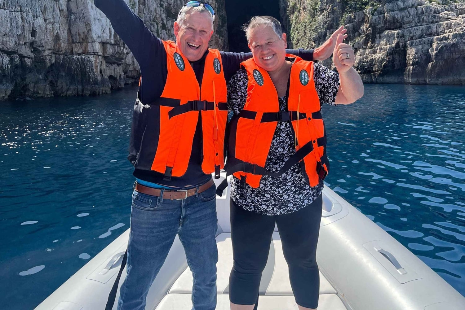 Odkryj Haxhi Ali i Karaburun: jaskinie i skarby