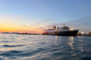 Explora la isla de Sazan, la cueva de Haxhi Ali y Karaburun en lancha motora.