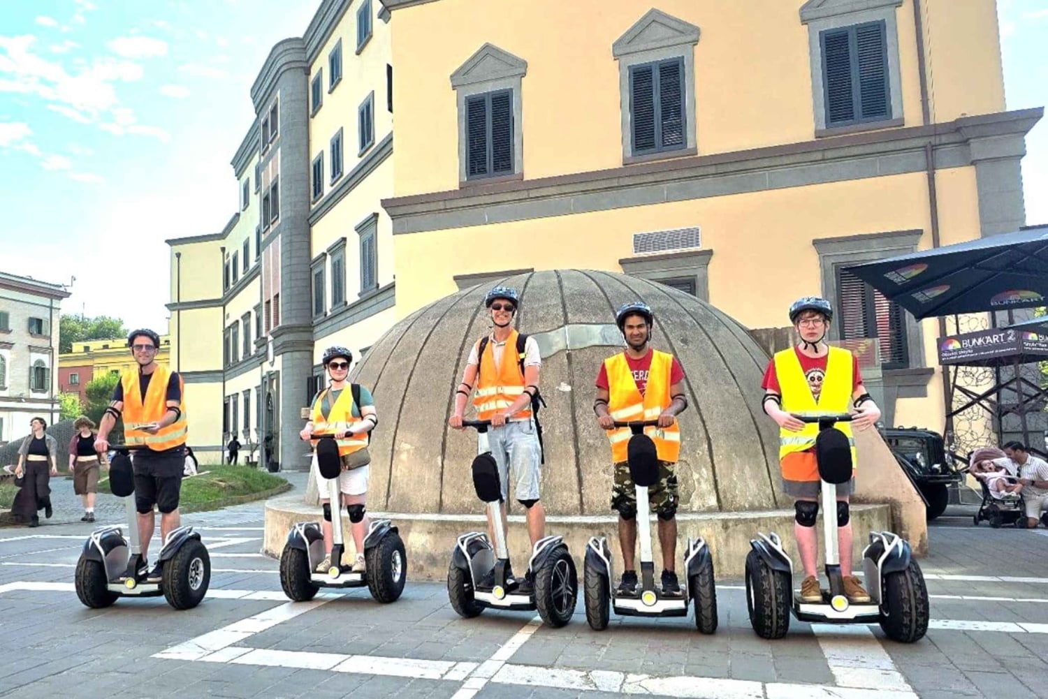 Tirana mit dem Segway: Geschichte & Kultur mit ortskundigem Guide