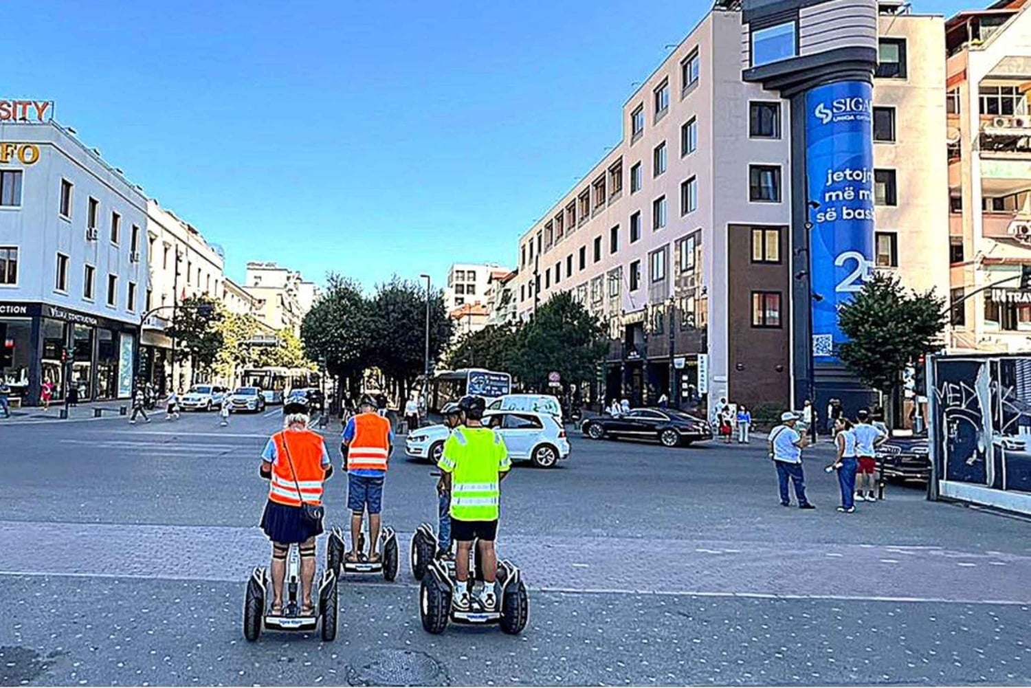 Tirana mit dem Segway: Geschichte & Kultur mit ortskundigem Guide